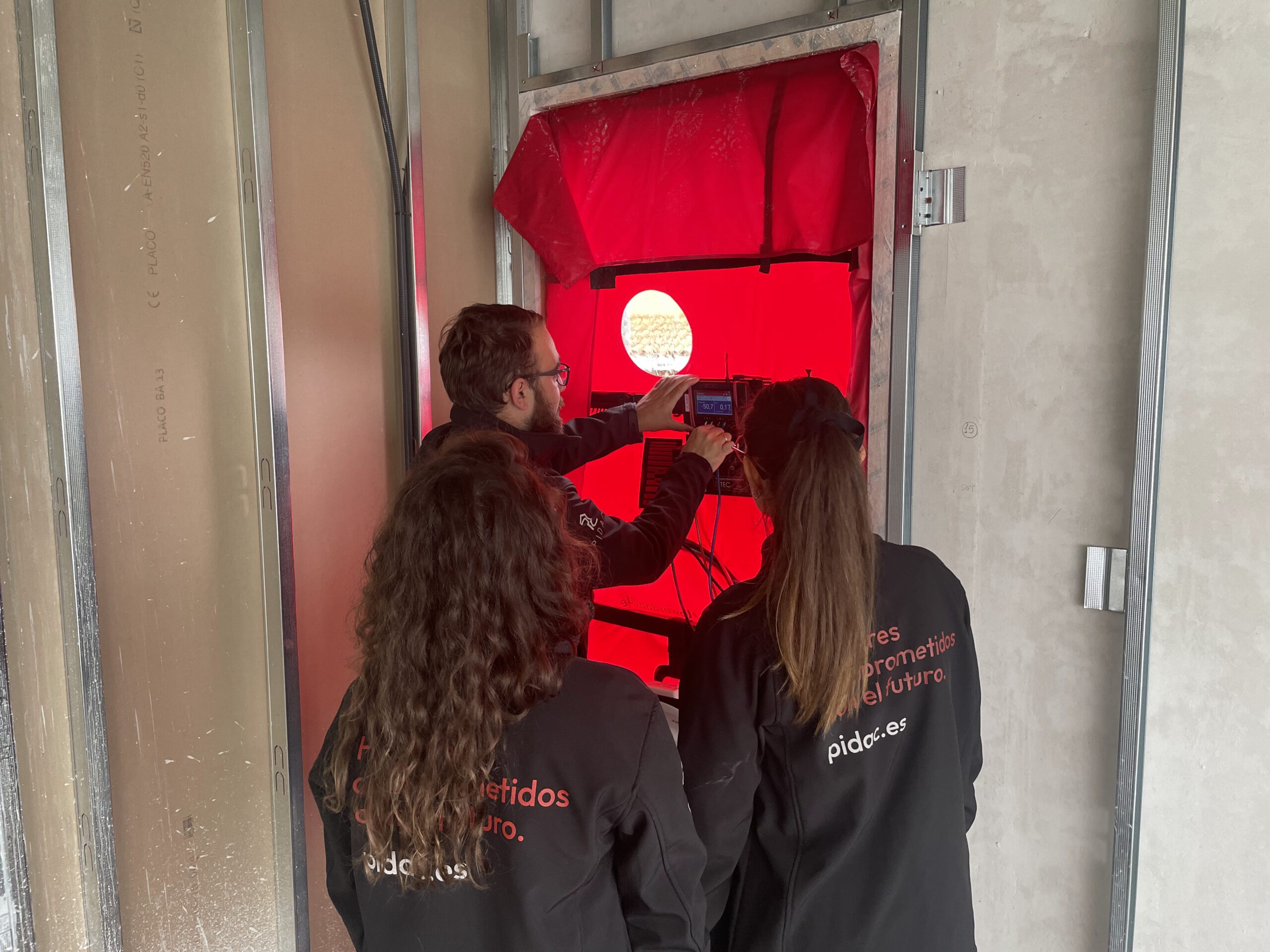 Equipo PIDAC en test Blower Door